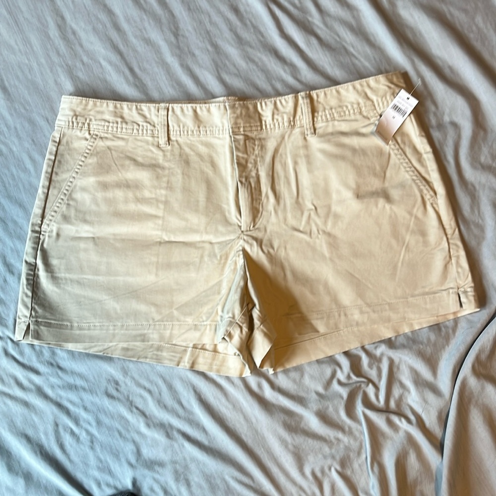 NEW Gap  City Short Cream colored  Size 16 4 pocket